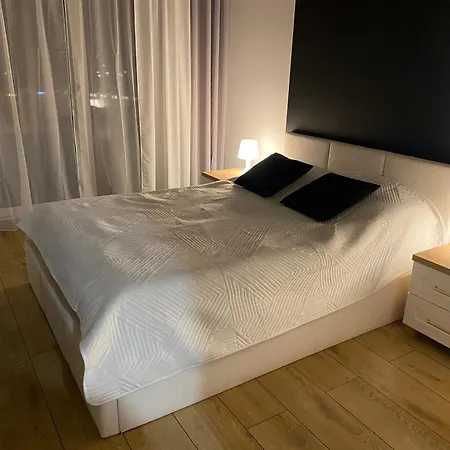 アパート Black & White *